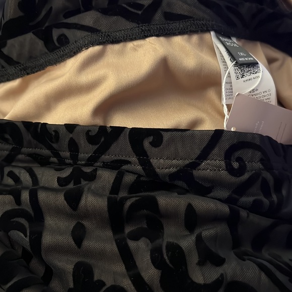 NWT- Emery Rose - Brand New knee length skirt beautiful black and nude - Picture 10 of 10
